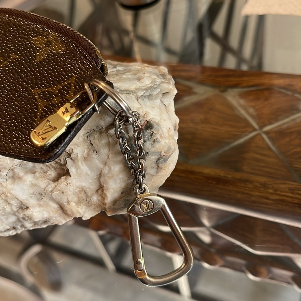 Louis Vuitton Monogram Key Pouch - Picture 4 of 16